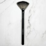 Impala Fan Brush No.18 – Πινέλο Βεντάλιας για Απαλό Φινίρισμα & Εφαρμογή Πούδρας Ρύθμισης