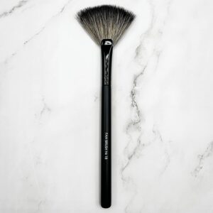 Impala Fan Brush No.18 – Πινέλο Βεντάλιας για Απαλό Φινίρισμα & Εφαρμογή Πούδρας Ρύθμισης