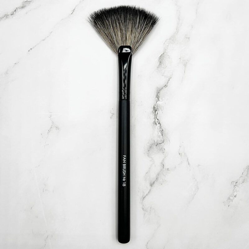 Impala Fan Brush No.18 – Πινέλο Βεντάλιας για Απαλό Φινίρισμα & Εφαρμογή Πούδρας Ρύθμισης