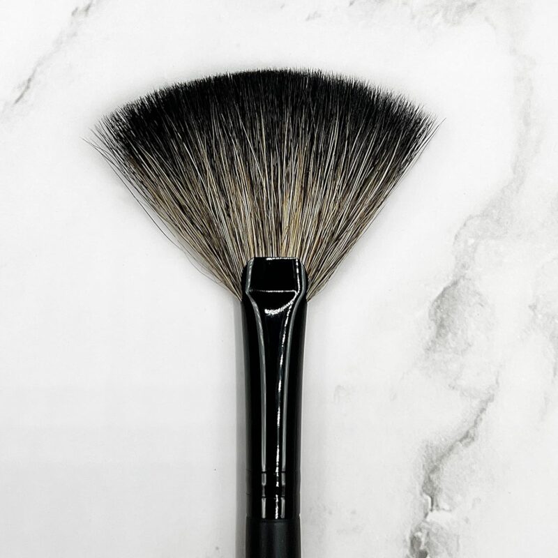 Impala Fan Brush No.18 – Πινέλο Βεντάλιας για Απαλό Φινίρισμα & Εφαρμογή Πούδρας Ρύθμισης - Image 2