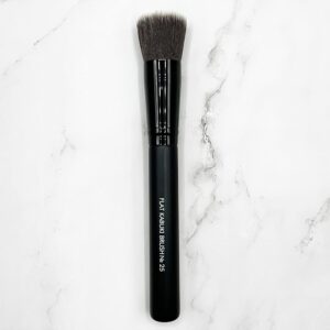 Impala Flat Kabuki Brush No.25 – Πινέλο Kabuki με Επίπεδη Κεφαλή για Άψογη Εφαρμογή Πούδρας & Foundation
