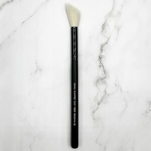 Impala Small Slanted Duo Fiber Brush No.30 – Πινέλο Διπλής Ίνας για Απαλή & Ακριβή Εφαρμογή Μακιγιάζ